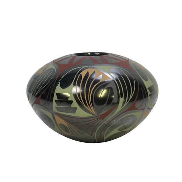 Ericka Hernandez Mata Ortiz Signed 3" x 4.5" Polychrome Pottery Vessel Pot Vase - Picture 4 of 7